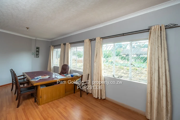 Neat and Spacious Family Home!!