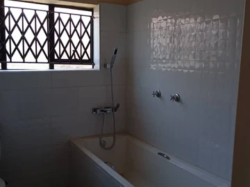 2 Bedroom Flat & Apartment