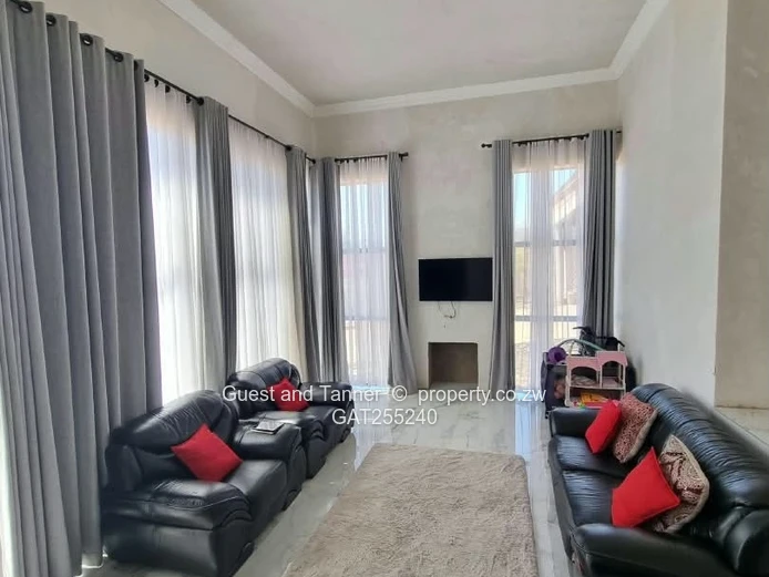 7-Bedroom House for Sale in Matsheumhlophe, Bulawayo with Title deed 