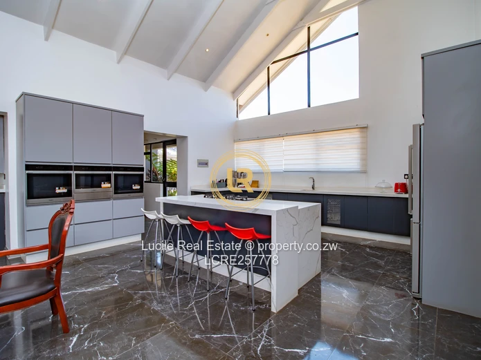 Luxury Living In Eastlea | Fully Furnished Home 