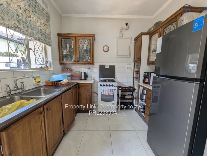 Neat 3 Bed 2 Bath Garden Flat in Avondale (Sole Mandate)