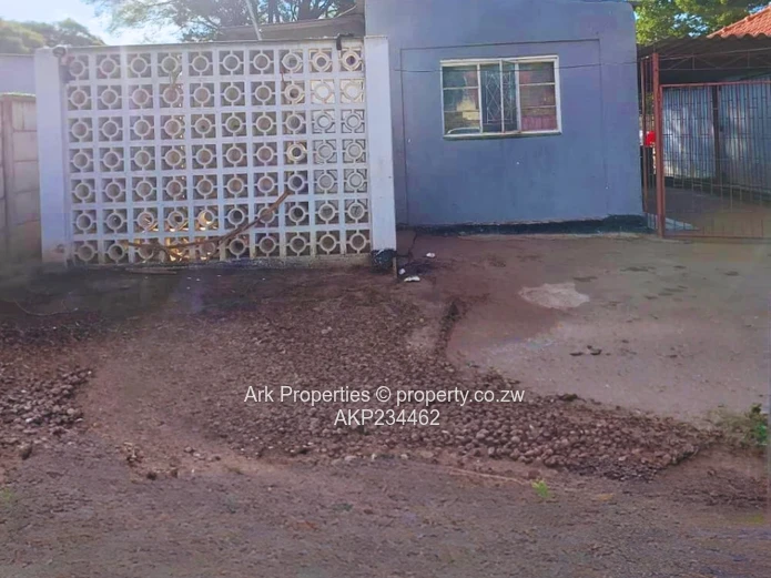 MABELREIGN - MEYRICK PARK (Close to Sherwood Golf Club)