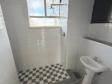 2 Bedroom Flat & Apartment