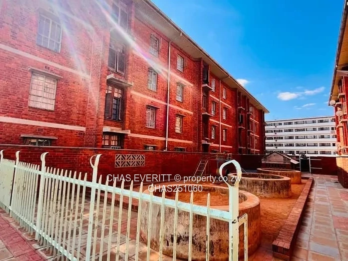 2 Bed Flat To Let in Avenues