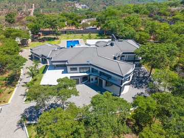 6 Bedroom House