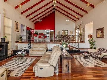 10 Bedroom House