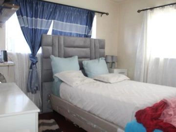 2 Bedroom Flat & Apartment