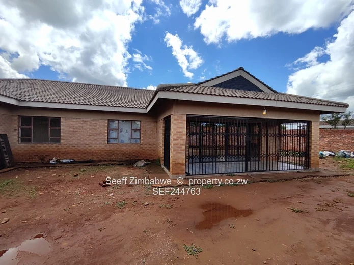 4 bed -House in Mahatshula