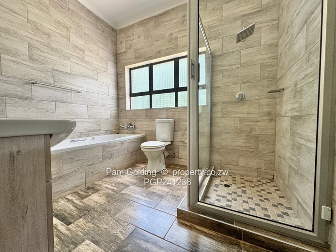 Upmarket Townhouse - Helensvale 