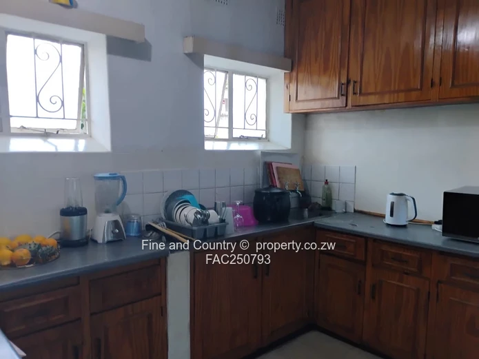  3 Bedroom Ground Floor Flat For Sale – Cbd
