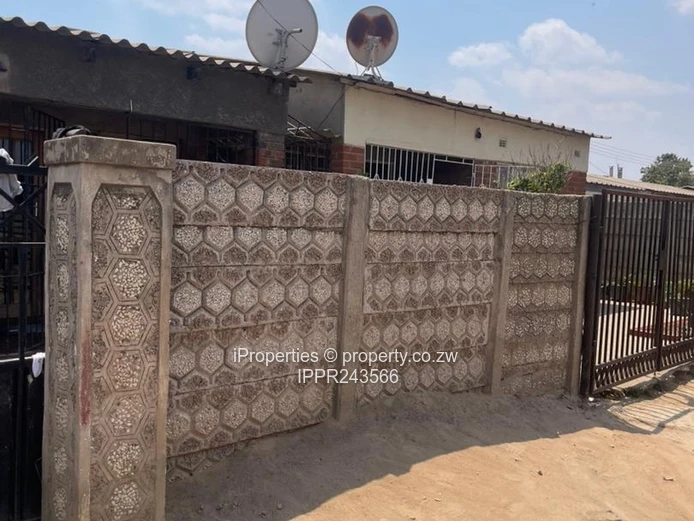 4-Bed House in Zengeza 2 with Secure Walled Yard (Sole Mandate)