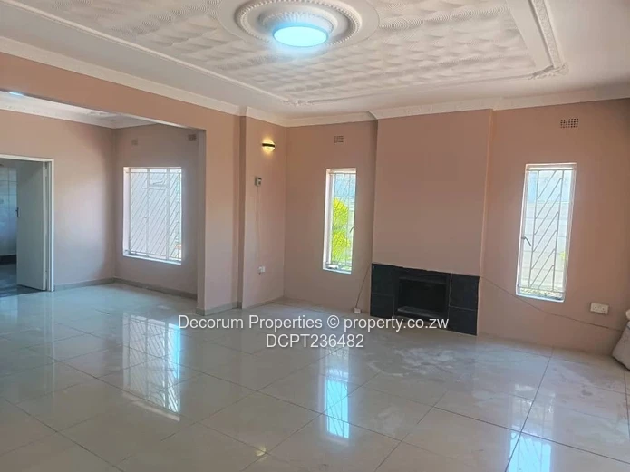 Marlborough 4-Bed Home — Paved Drive, Water Tank & Secure