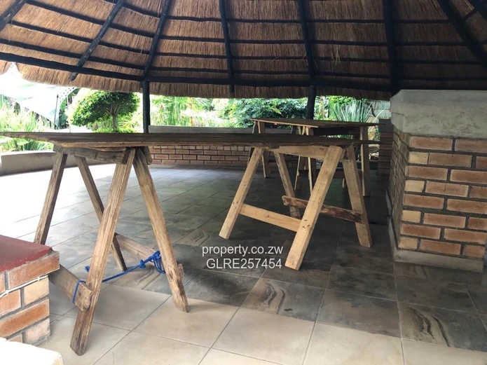 Alexandra Park - 4BR Family Home, Pool & Borehole