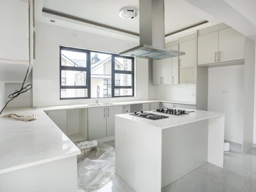 3 Bedroom Flat & Apartment