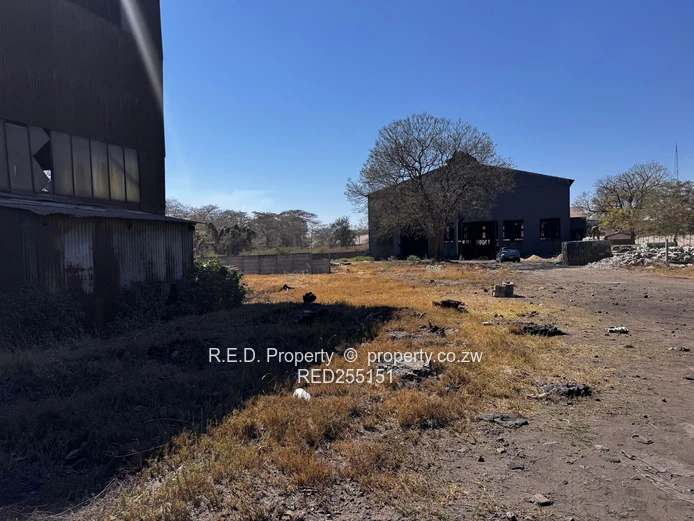 An expansive industrial and commercial complex In thorngrove!