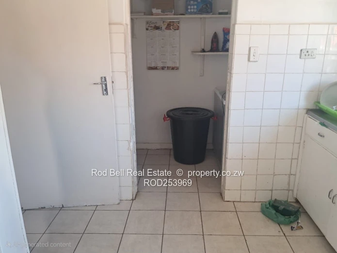 Large 3-bedroom flat located in the Avenues