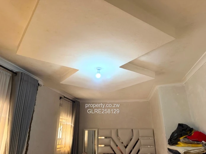 Glaudina 4-Bed Home - Tiled Roof, Garage & Garden