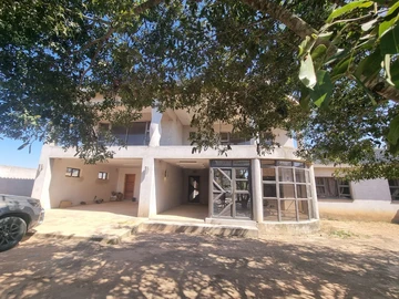 6 Bedroom House