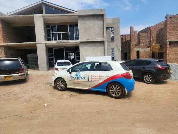 4 Bedroom Flat & Apartment