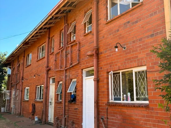 2 Bedroom Flat & Apartment