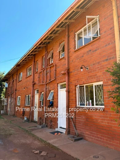 Spacious 2-Bed Verandah Flat in Belvedere 