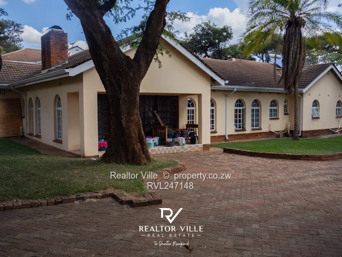 Spacious 7-Bed Westgate Home with Large Kitchen & Borehole