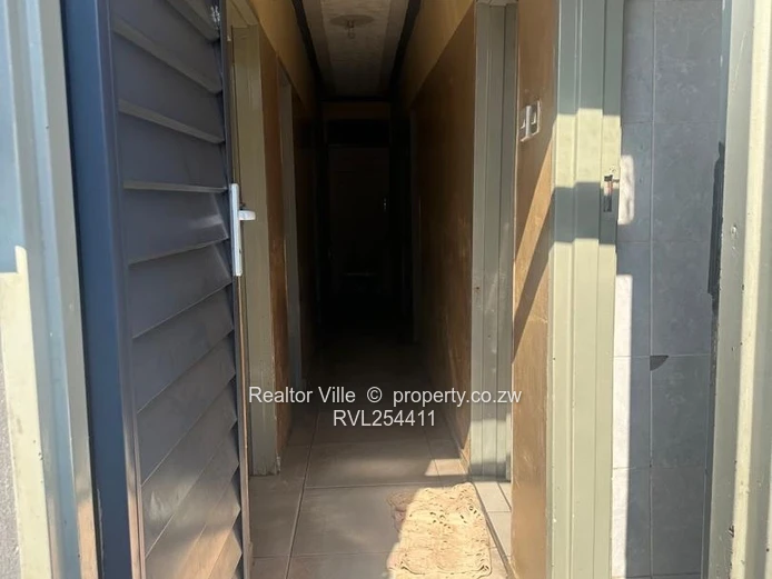 Walled & Gated 5-Bed Home in Warren Park – Borehole