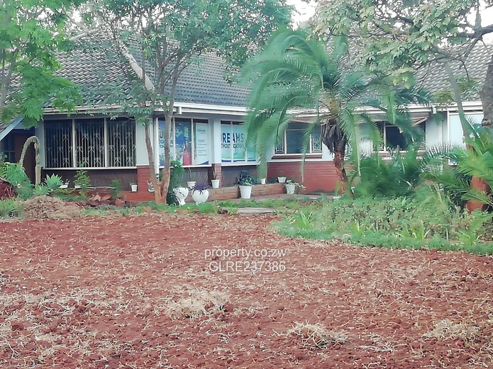 House to Let. Kamfinsa (Greendale) Commercial/ Residential Use 