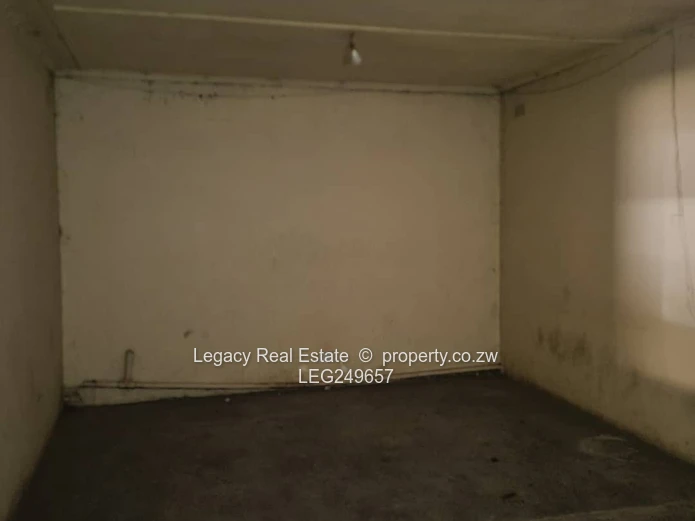 Chitungwiza Commercial Warehouse – Ideal For Manufacturing And Distribution
