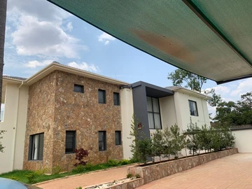 5 Bedroom Flat & Apartment