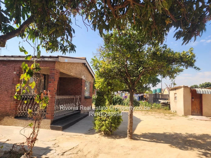 Chitungwiza unit M 4-Bed Brick Home with Front Porch & Yard