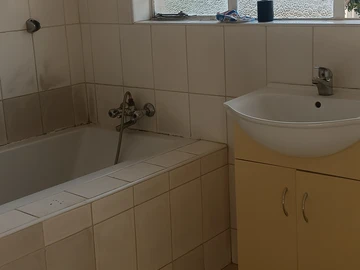 3 Bedroom Flat & Apartment