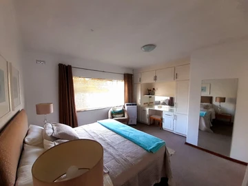 2 Bedroom Flat & Apartment