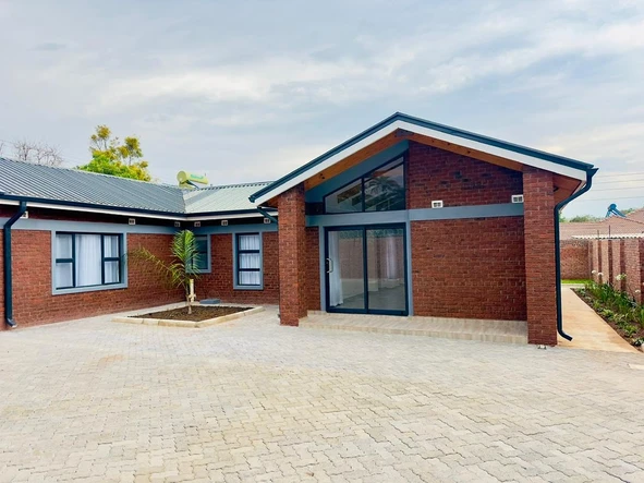 3 Bedroom Flat & Apartment