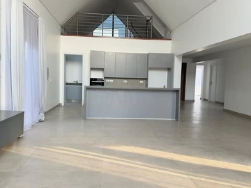 4 Bedroom Flat & Apartment