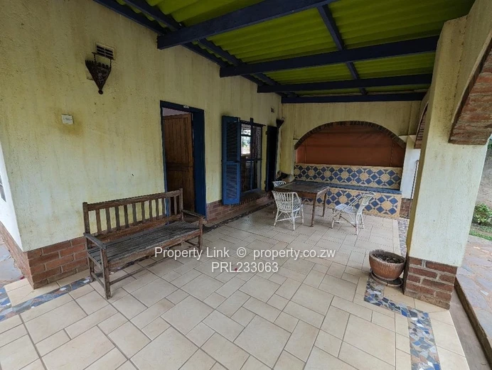 Borehole, Garden, Pool & Separate 1 Bed Self-Contained Cottage