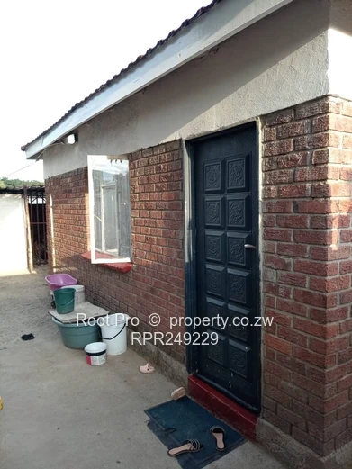 GLEN NORAH B HOUSE FOR SALE – USD 62,000 Situated on a corner stand measuring 250m², this well-maint