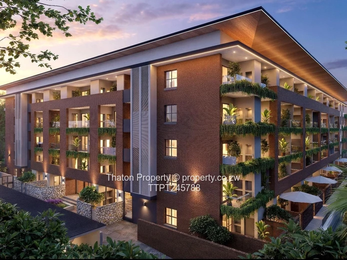 2-Bed Apartment with Pool in Avondale