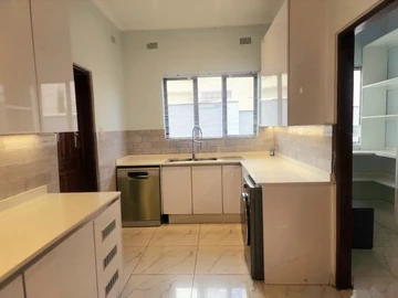 3 Bedroom Flat & Apartment