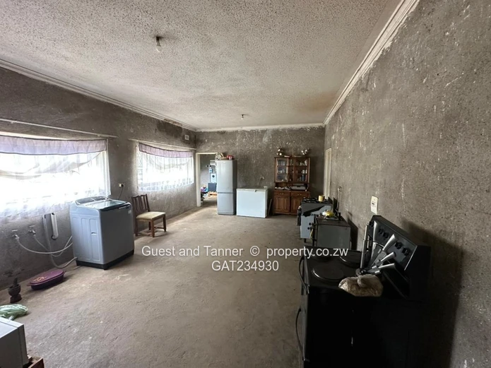  6-Bedroom House For Sale In Borrowdale West