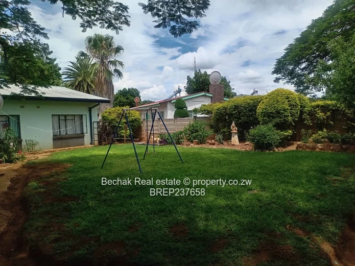 Spacious 3-Bed Home with Pool & Borehole in Montrose