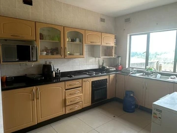 4 Bedroom Flat & Apartment