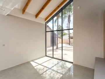 3 Bedroom Flat & Apartment