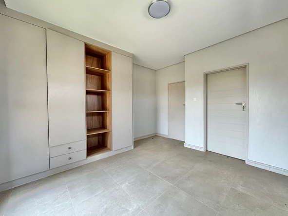 3 Bedroom Flat & Apartment