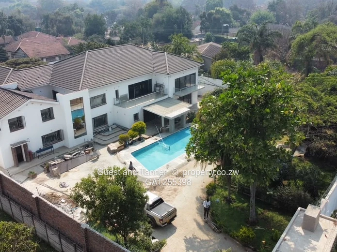 EMERALD HILL | SUBSTANTIAL 5-BEDROOM RESIDENCE ON 2000m²