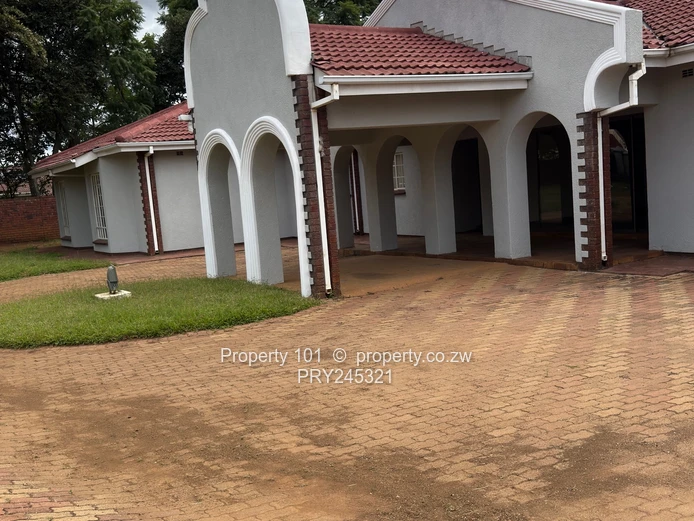 Price on application-Rental 5 bedrooms house in Borrowdale west