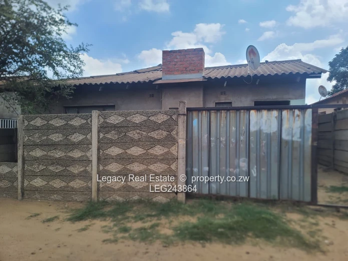 Fixer-Upper With Title Deeds In Budiriro