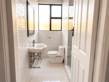 3 Bedroom Flat & Apartment