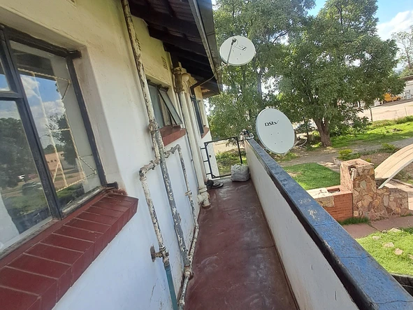 2 Bedroom Flat & Apartment