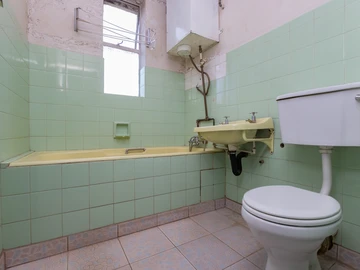 2 Bedroom Flat & Apartment